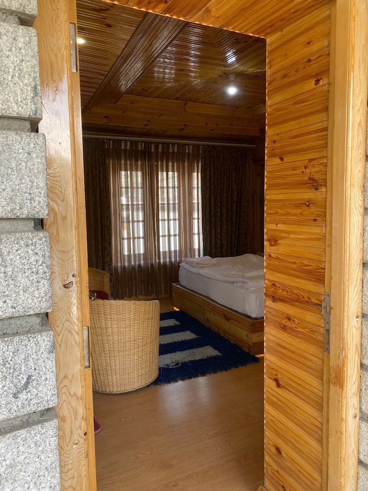 nezer hostel and roof top cafe