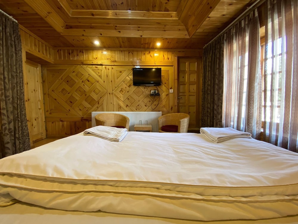 nezer hostel and roof top cafe