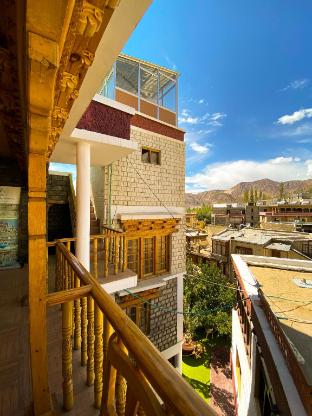 nezer hostel and roof top cafe