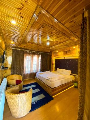 nezer hostel and roof top cafe