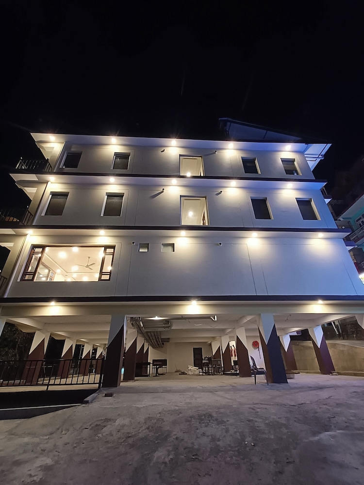 hotel luxeevista by navodayans