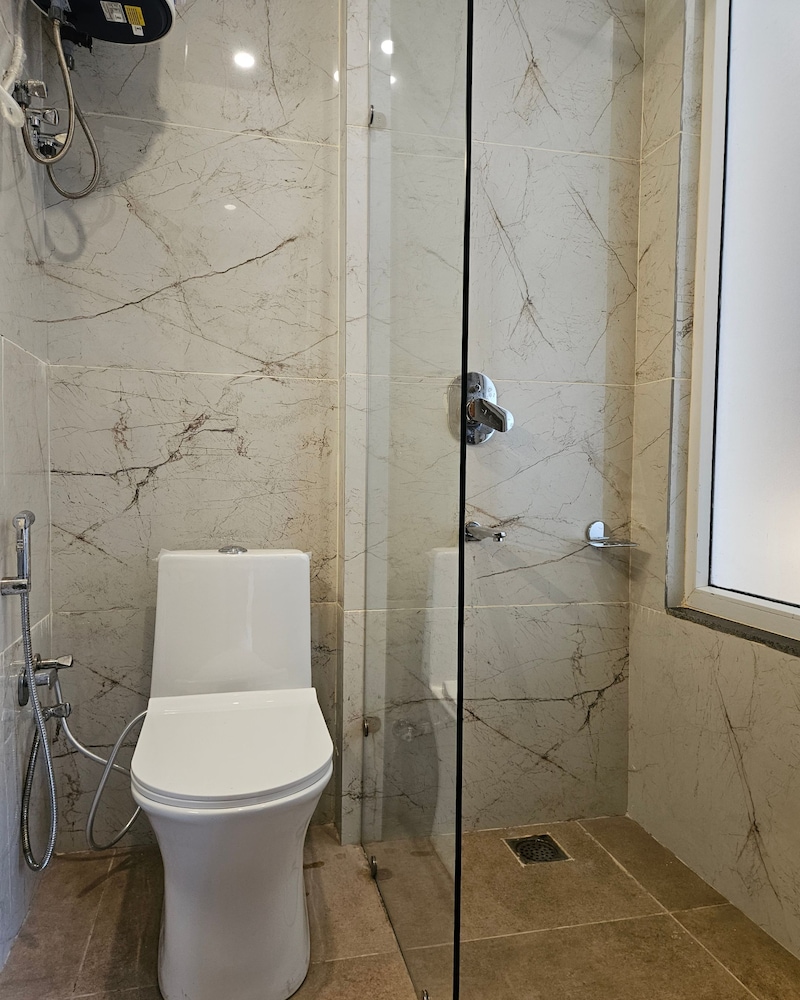 hotel luxeevista by navodayans