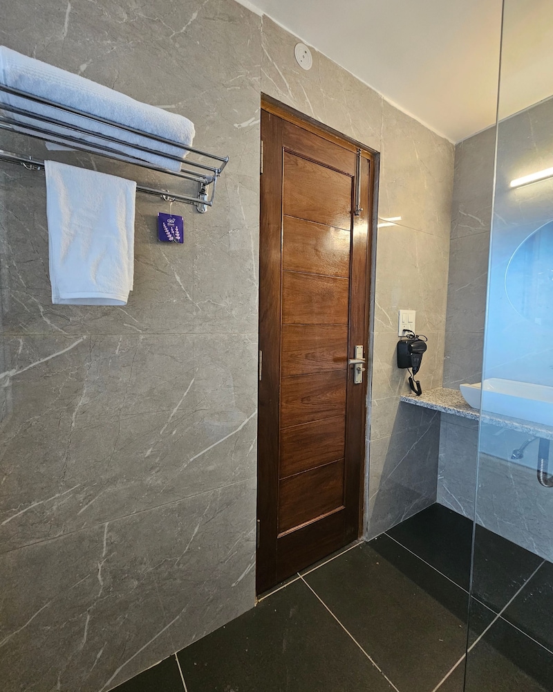 hotel luxeevista by navodayans