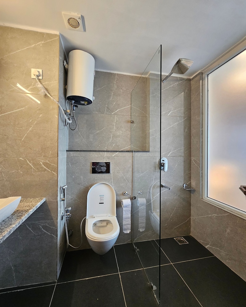 hotel luxeevista by navodayans