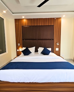 hotel luxeevista by navodayans