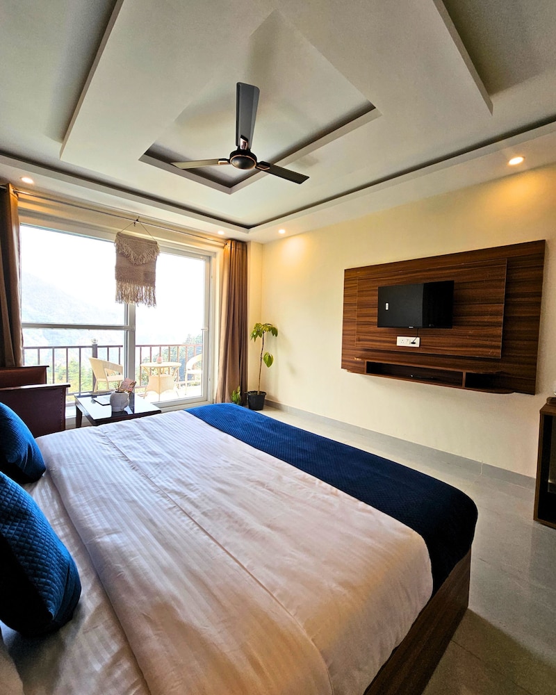 hotel luxeevista by navodayans