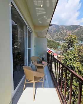 hotel luxeevista by navodayans