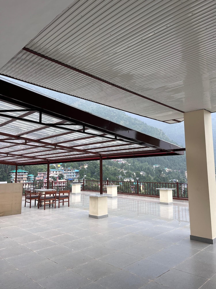 hotel luxeevista by navodayans