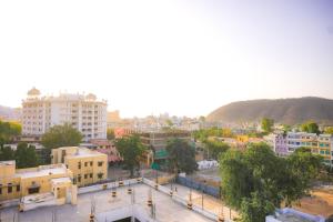 Rra Retreat Hotel,,2 star