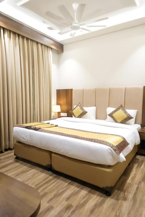hotel the rising banaras