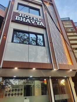 hotel bhavya