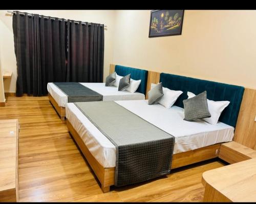 hotel bhavya