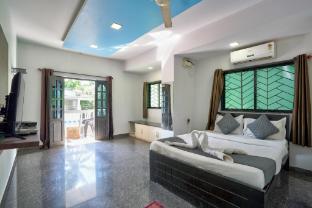 beach edge calangute