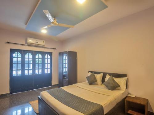 Beach Edge Calangute,,2 star