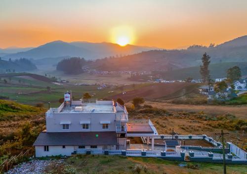 vihanis western clouds by voye homes