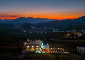 vihanis western clouds by voye homes