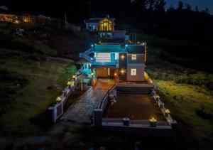 vihanis western clouds by voye homes