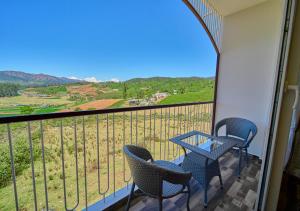 vihanis western clouds by voye homes