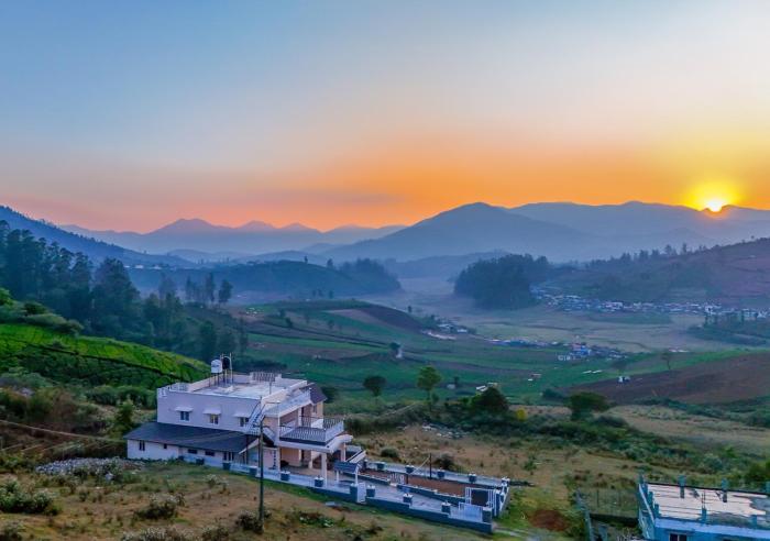 vihanis western clouds by voye homes