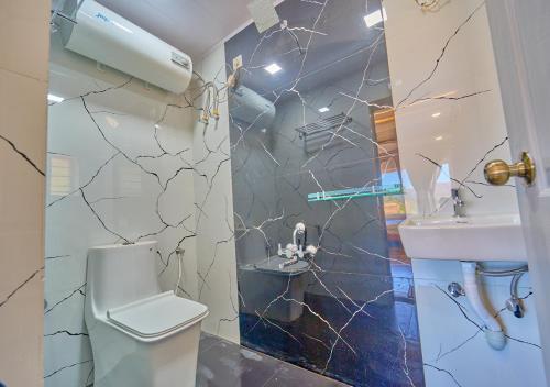 vihanis western clouds by voye homes