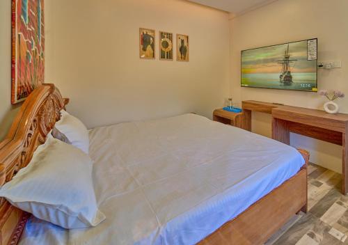 vihanis western clouds by voye homes