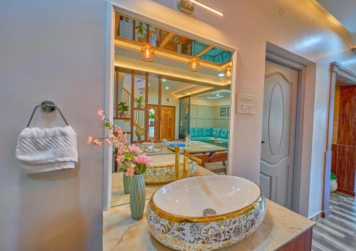 vihanis western clouds by voye homes