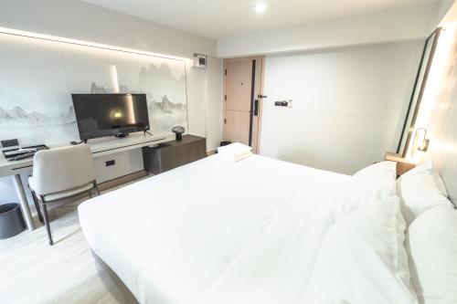 near don mueang hotel