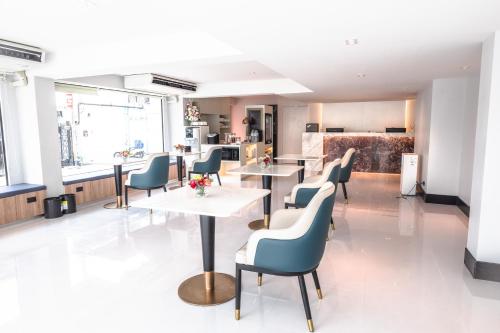 near don mueang hotel