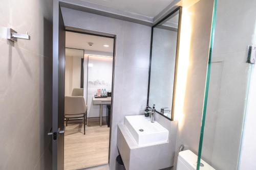 near don mueang hotel