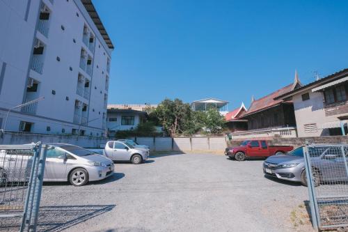 near don mueang hotel