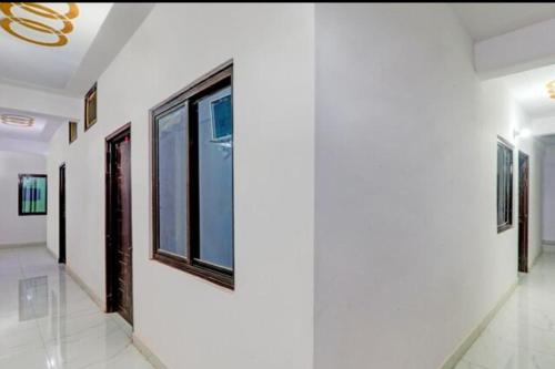 Hotel Meraki Inn,,2 star