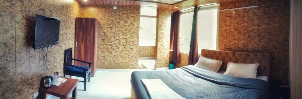 mountain retreat by 360 degree