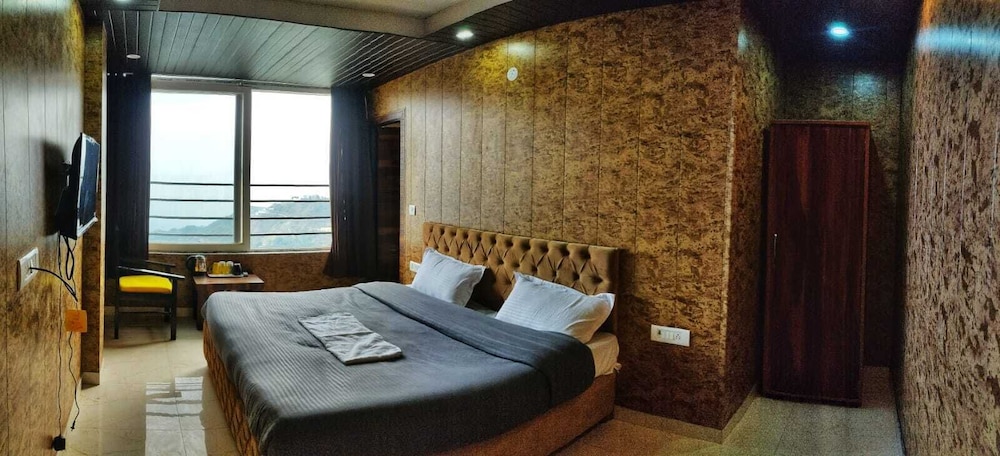 mountain retreat by 360 degree