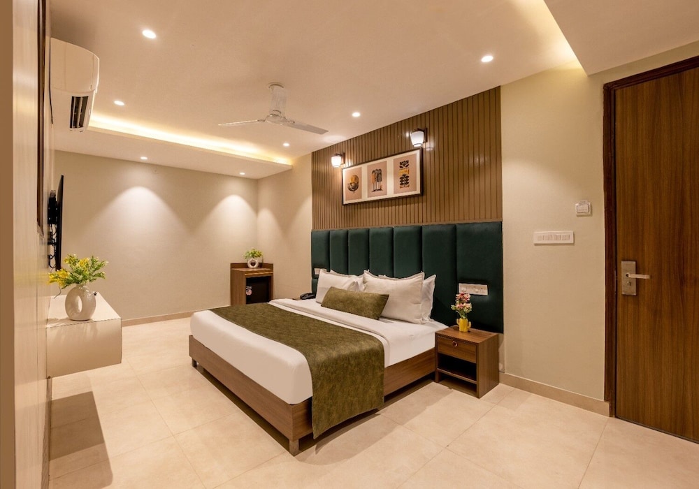 saltstayz premier paschim vihar