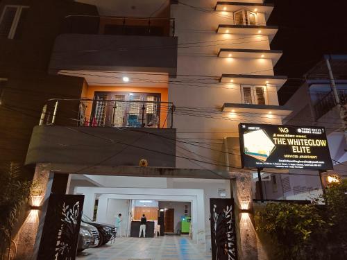 The Whiteglow Elite,,2 star