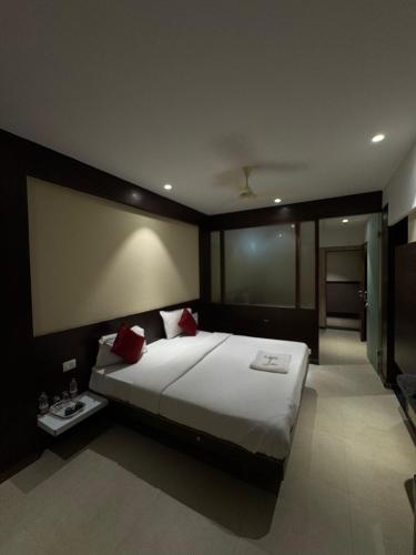 Hotel Ashraya Inn,,3 star