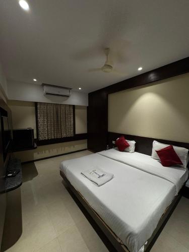 hotel ashraya inn