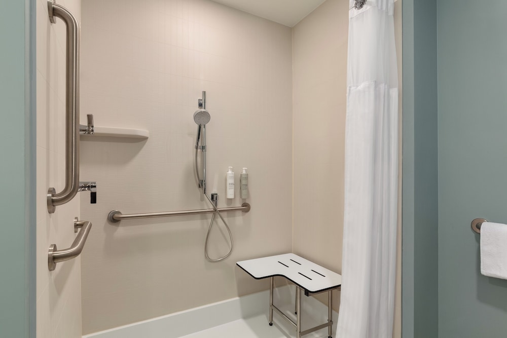 livsmart studios by hilton kokomo