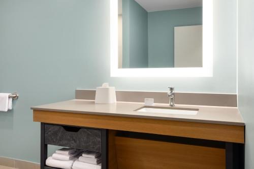 livsmart studios by hilton kokomo
