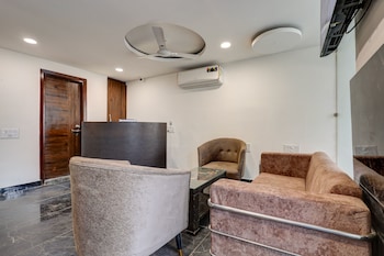 hotel airport near yashobhumi