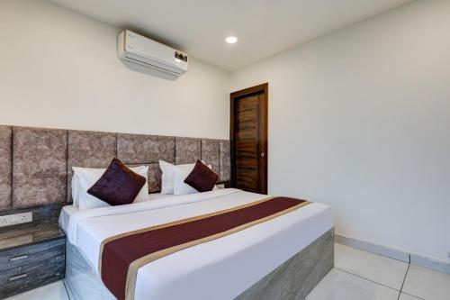Mauryan Signature Hotel With Airport View,,3 star