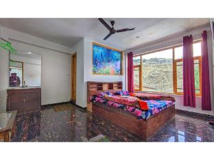 Holiday Inn Guest House,,2 star