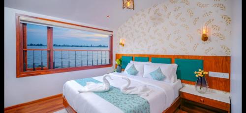 Marvelous Boathouse,,3 star