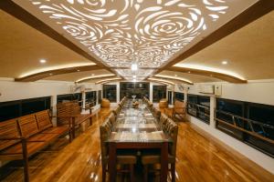 elegant boathouse