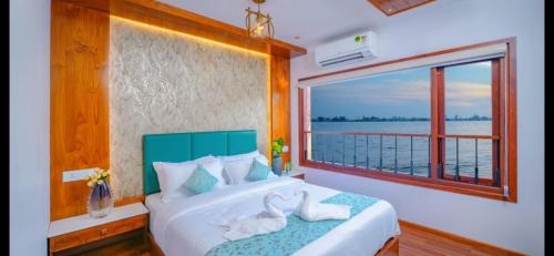 double decker boathouse