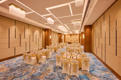 Iris Sarovar Portico Sector 85 Gurugram,,4 star