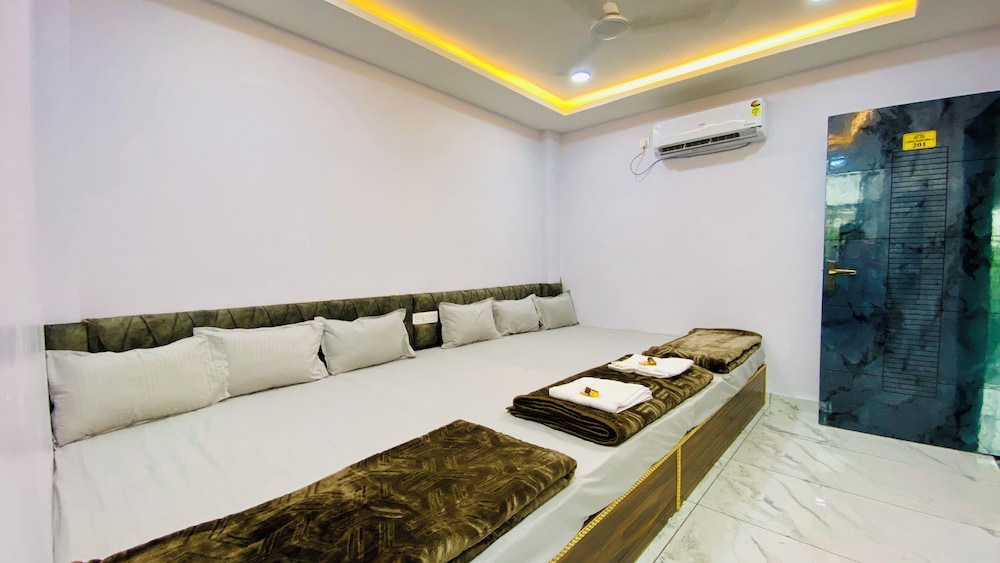 hotel laxmi palace and restaurants