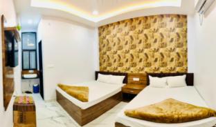 hotel laxmi palace and restaurants