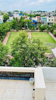 hotel laxmi palace and restaurants