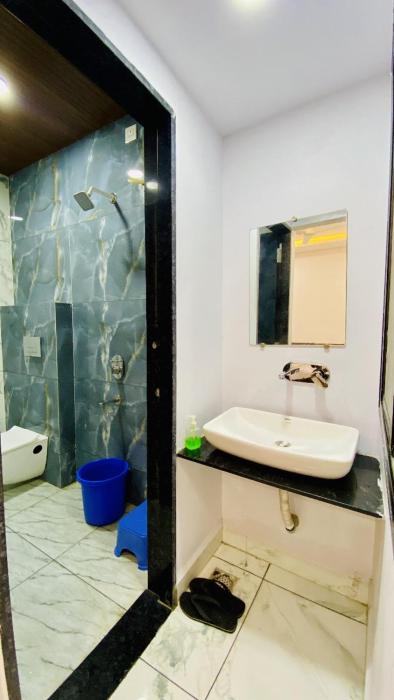 hotel laxmi palace and restaurants
